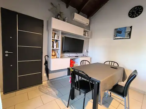 Casa 7 ambientes con 2 baños