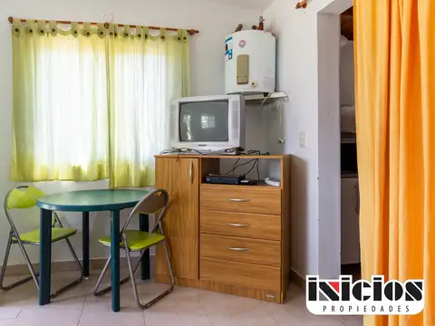 Hipolito Yrigoyen 2000, Piso 0