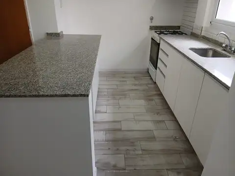 Depto Tipo Casa en Alquiler en Parque Chacabuco, $ 1.300.000