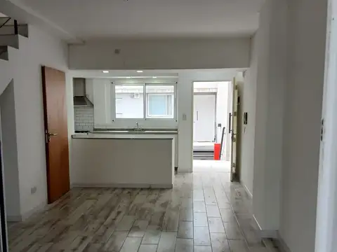 Depto Tipo Casa en Alquiler de 2 dormitorios