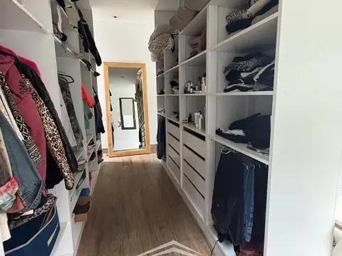 Casa en venta con 3 habitaciones en Barrio La Cesarina