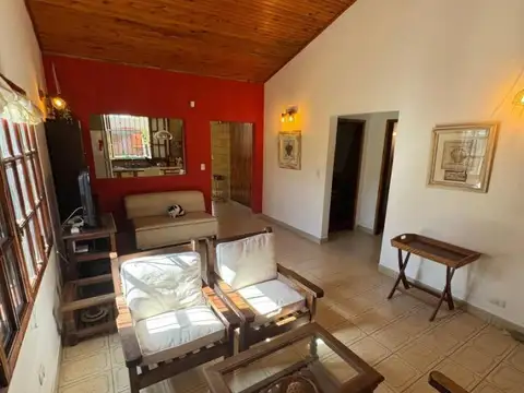 Casa en Venta con 3 cocheras