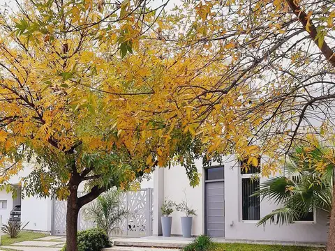 Casa en Alquiler en Altos de Manantiales, USD 1.500