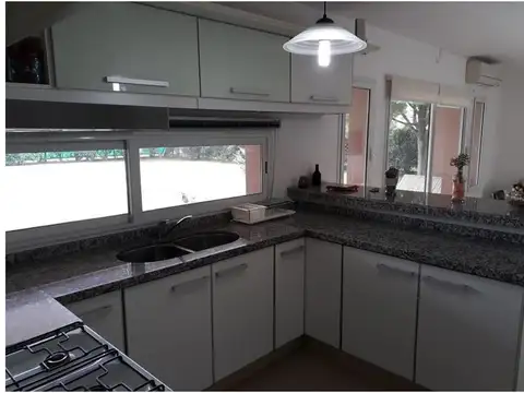 Casa en Venta con 3 cocheras