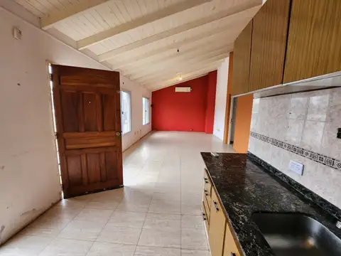 CASA EN ESCOBAR 1° PISO  (IMPECABLE) FAUSTO 478