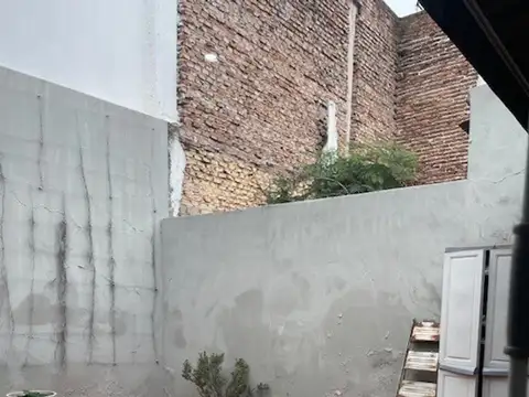Alquilo propiedad comercial con recepción y 3 privados.