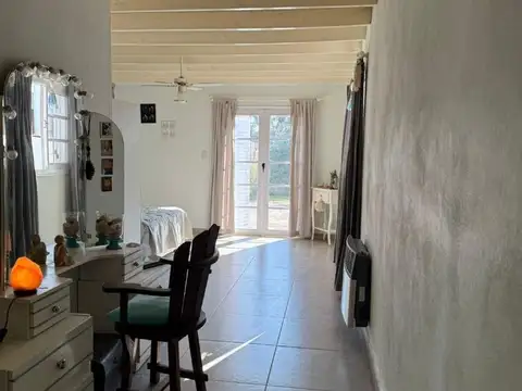 CASA DE 5 AMBIENTES CON DEPARTAMENTO ANEXO Y PARQUE