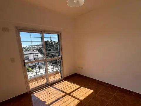 Departamento en Alquiler en Villa Luzuriaga, $ 430.000