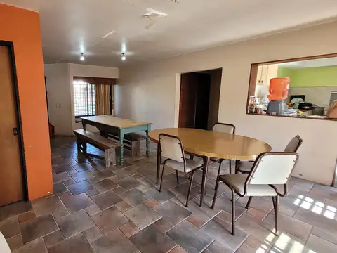 Chalet 5 amb en 2 plantas c/cochera patio - Villa Luzuriaga