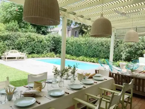 Casa en Venta con 2 cocheras