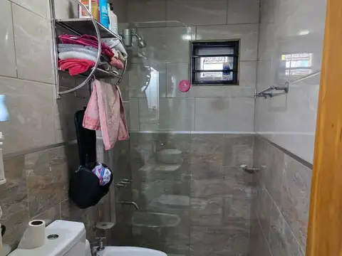 Casa 6 ambientes con 1 baño