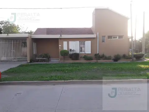 Casa en VENTA 2 dormitorios Villa Angela -Centro-