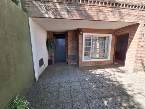 Casa 6 ambientes con 2 baños