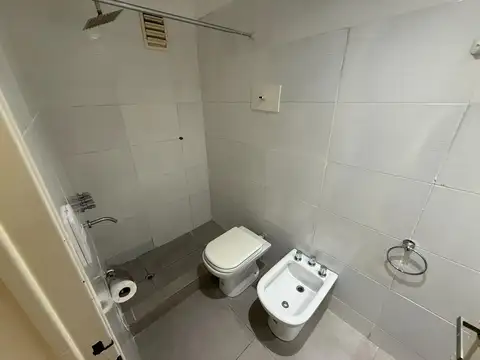MONOAMBIENTE RECICLADO C/PATIO APTO PROF.