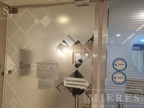 Oficinas en  alquiler de 200 m2 con 8 cocheras en Lomas de San isidro