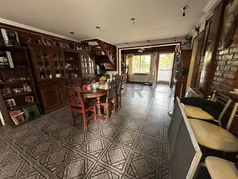 Casa en Venta con 2 cocheras