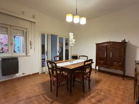 Depto Tipo Casa 5 ambientes con 2 baños
