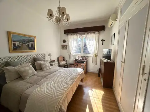 Casa 6 ambientes con 2 baños