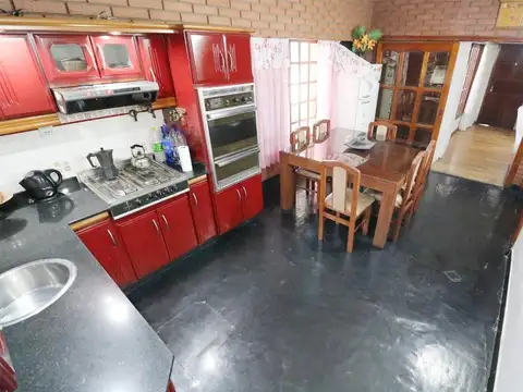 Casa en Venta con 3 cocheras