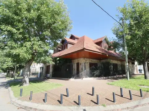 CASA EN VENTA ECHEVERRIA AL 1500 ESQ CASACUBERTA WILDE