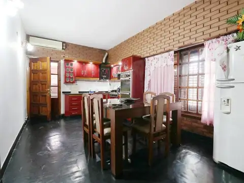 Casa 6 ambientes con 3 baños