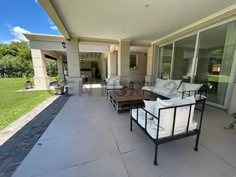 Casa 7 ambientes con 3 baños