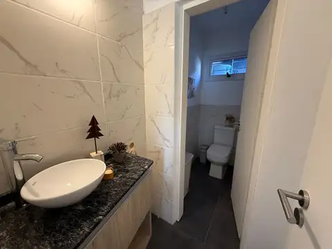 Casa 5 ambientes con 2 baños