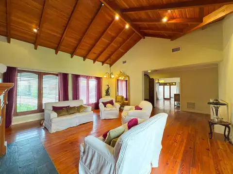 Casa 7 ambientes con 4 baños