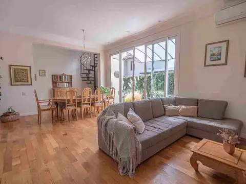 Casa 7 ambientes con 5 baños