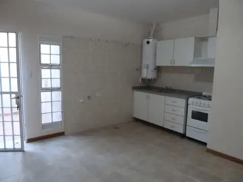 Departamento en venta de 4 dormitorios c/ cochera en Godoy Cruz