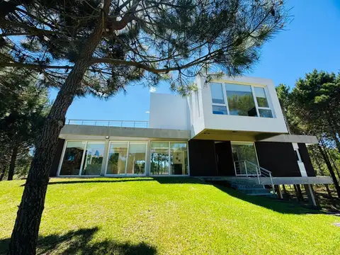 VILLA ROBLES