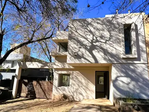 Duplex En Venta En Housing Cerrado - Villa Walcalde