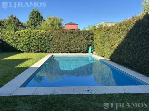 Casa 7 ambientes con 2 baños