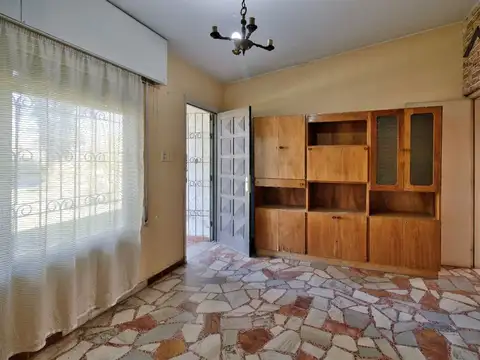 Casa 6 ambientes con 2 baños