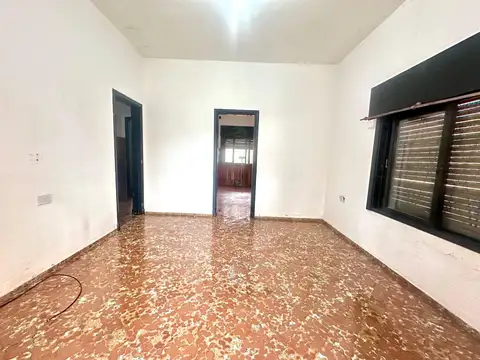 casa 4 ambientes con cochera cubierta a mts de Av Santa Fe!