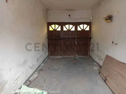 Casa 6 ambientes con 2 baños