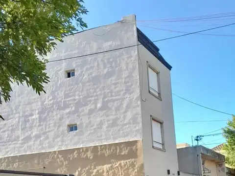 Azcuénaga e/ Tres de Febrero e Intendente Biscayart