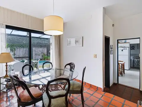 Casa 4 ambientes con 2 baños