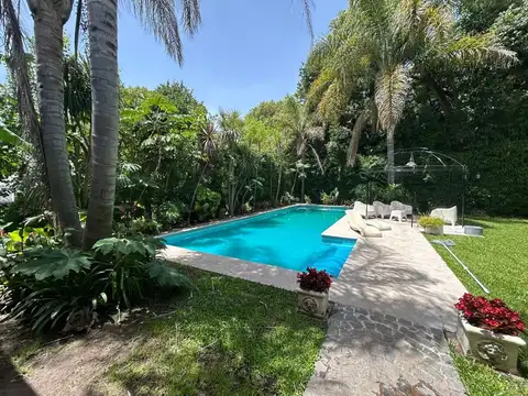 CASA 6 AMBIENTES PILETA -JARDIN DE INVIERNO-PARQUE