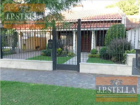 Excelente Chalet 3 Ambientes C/Cochera 200 m² Cub. - San Justo