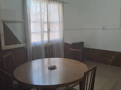 Casa 7 ambientes con 1 baño
