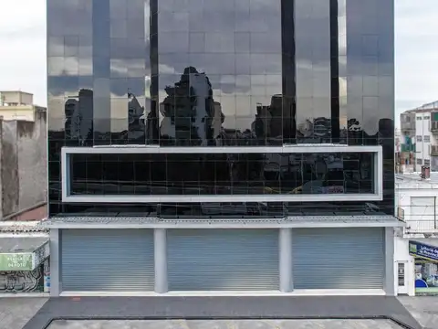 Edificio Comercial con depositos 900 m2