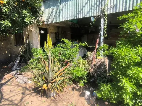 Se vende casa 3 dormis mas dpto a refaccionar