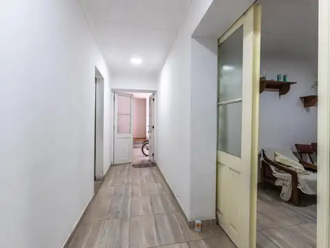 Casa 6 ambientes con 2 baños