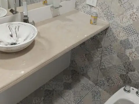 Casa 6 ambientes con 2 baños