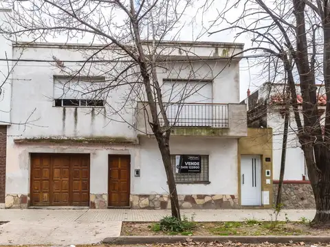 VENTA + CASA 2 DORM 1 COMODIN + COCHERA PATIO Y TERRAZA EXC+ BARRIO INDUSTRIAL ROSARIO