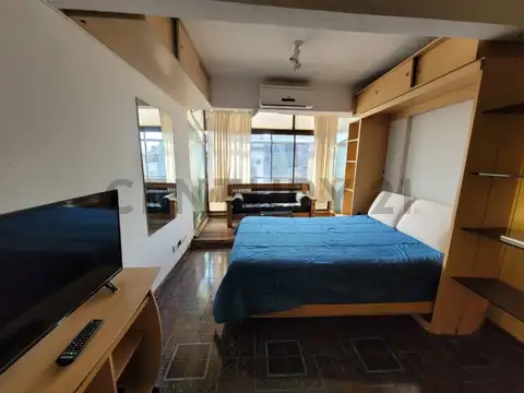SE VENDE MONOAMBIENTE EN AVENIDA SANTA FE,  PISO ALTO. APTO PROFESIONAL.