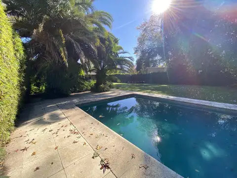 Venta - Casa 5 amb. Pileta, Jardín y Quincho - 2 Lotes / Los Ñanduces