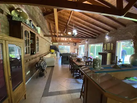 Casa en Venta con 3 cocheras