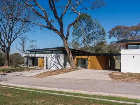 Casa en Venta con 1 cochera